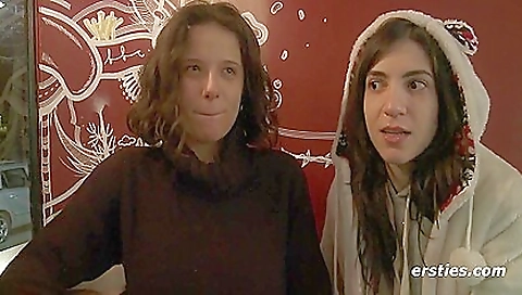 Sexy younger fucks herself with a dildo