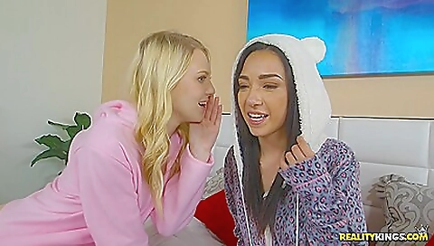 Hot preparemi asian masturbates with her boyfriend